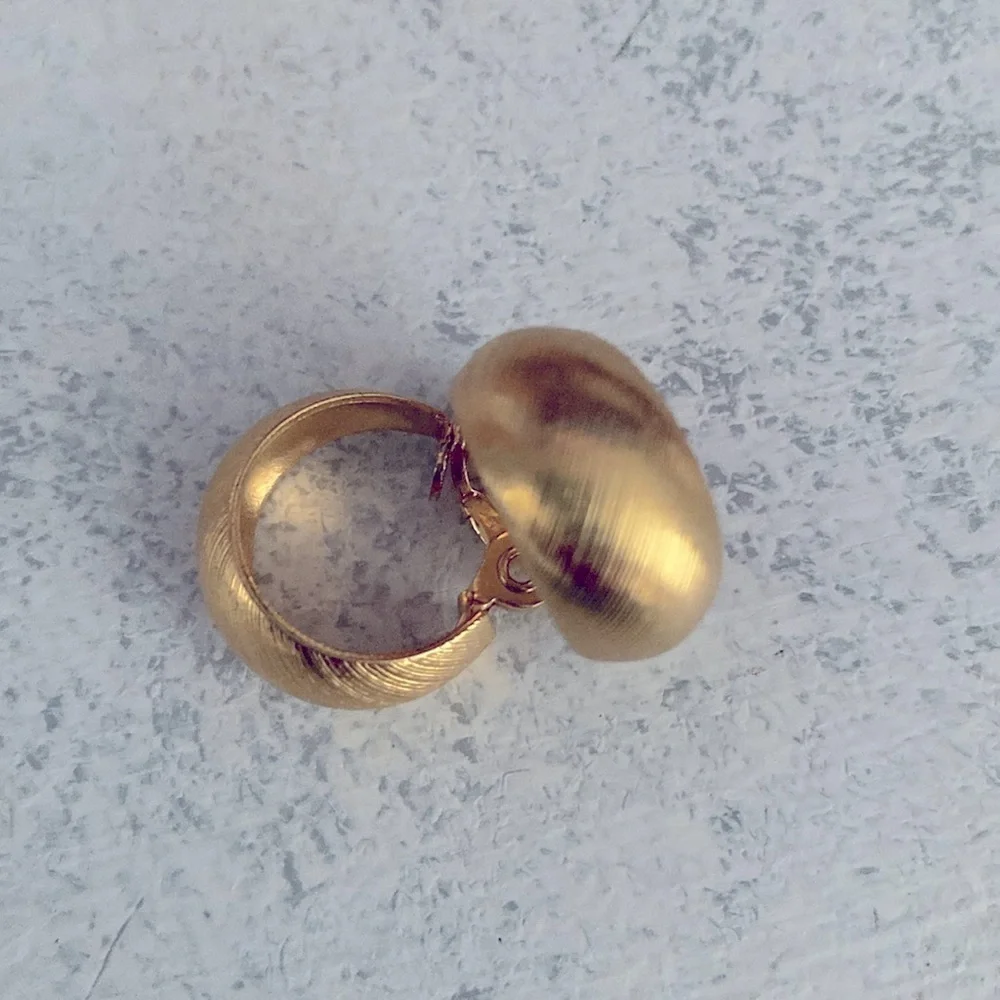 5pair vintage clip on earrings bundle